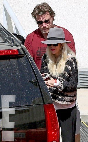 rs_634x1024-140427141007-634.Tori-Spelling-Hospital-Dean-McDermott.jl.042714