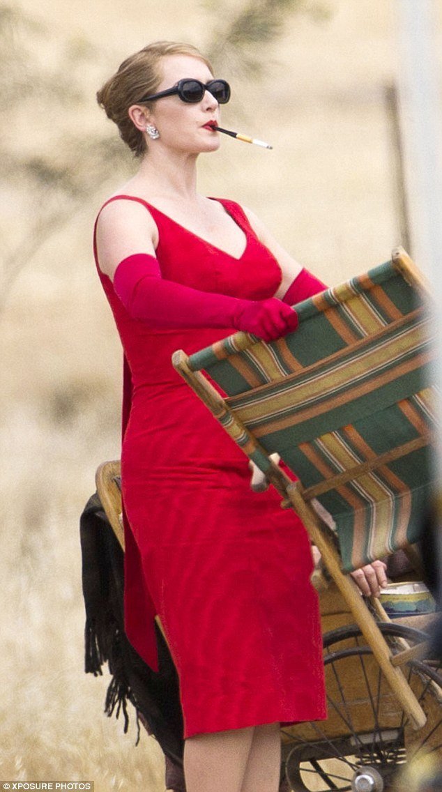 Кейт В Красном Платье