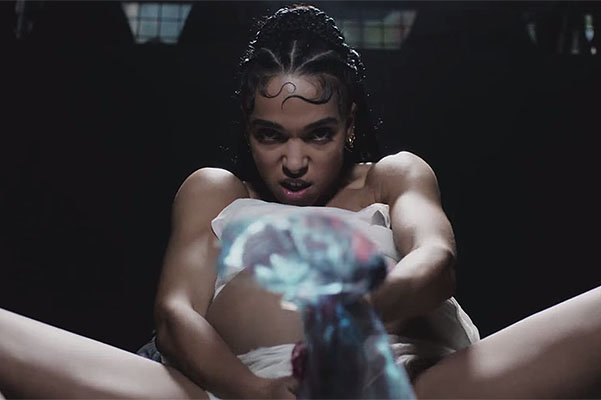    : FKA Twigs   