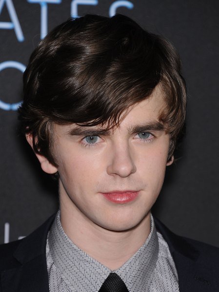 Angel mars. Фредди Хаймор золотой компас. Freddie Highmore way down. Хаймор машина.