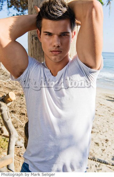 http://www.starslife.ru/images/content_images/tejlor_lautner_dlya_rolling_stone_c3b1e253.jpg