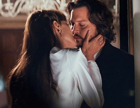 http://www.starslife.ru/images/main_post_images/angelina_jolie_and_johnny_depp_f06e3a79.jpg