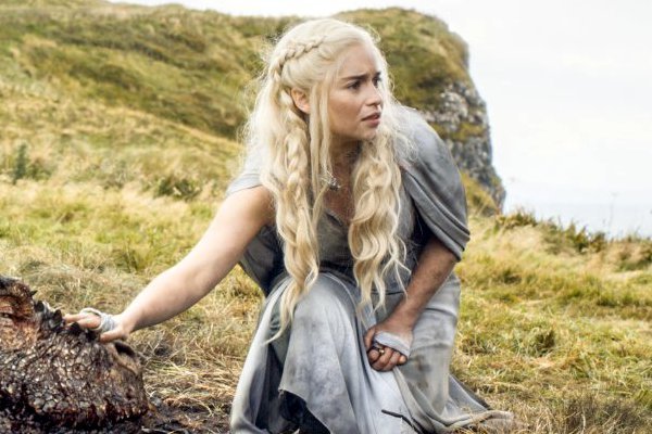 http://www.starslife.ru/wp-content/uploads/2015/07/emilia-clarke-says-game-of-thrones-season-6-will-be-full-of-shocking-moments.jpg