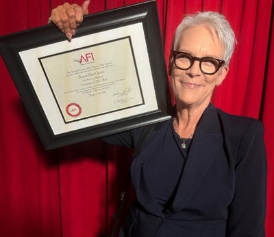  Jamie Lee Curtis híres színésznő tiszteletbeli művészeti doktori címet kapott